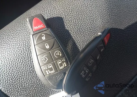 2016 Chrysler Town & Country Touring-L Anniversary Edition z USA, uszkodzony, nr VIN 2C4RC1CG1GR189321